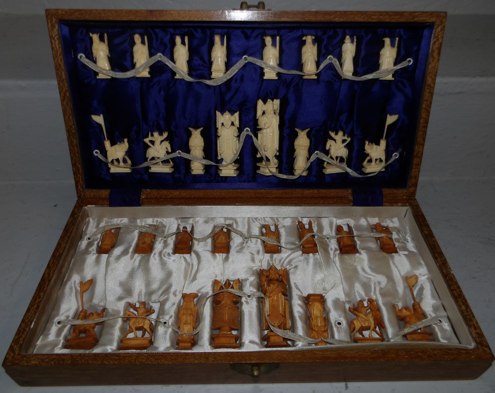Carved Bone Oriental Chess Set in Gaming Box: Carved Bone Oriental Chess Set in Gaming Box. 3 1/4" H 15 3/4" W 8" D