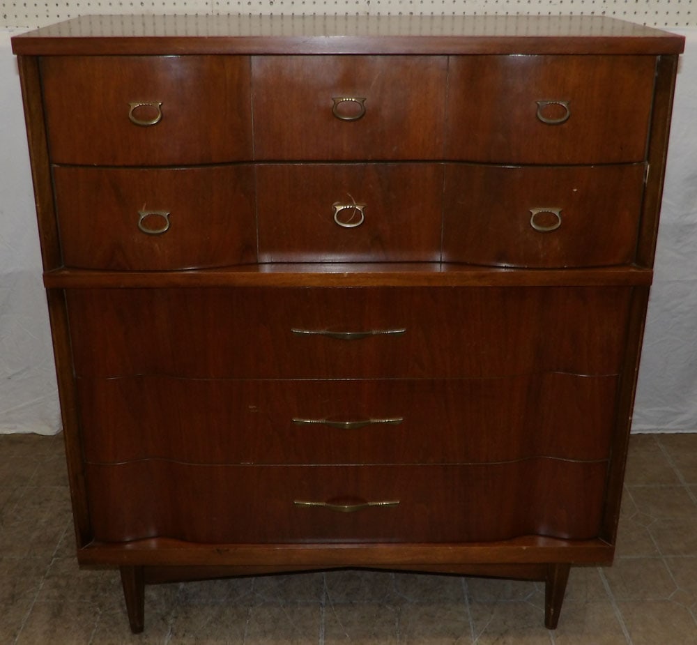Mid Century Modern Walnut Five Drawer Chest by Bassett  (1 of 7)