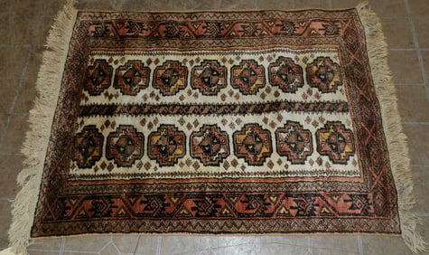 3' 11" x 2' 11" Handmade Oriental Rug
