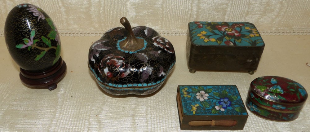 Lot of Cloisonne Boxes & Egg: Lot of Cloisonne Boxes & Egg. Up to 3 1/2" H 3 1/2" Dia.