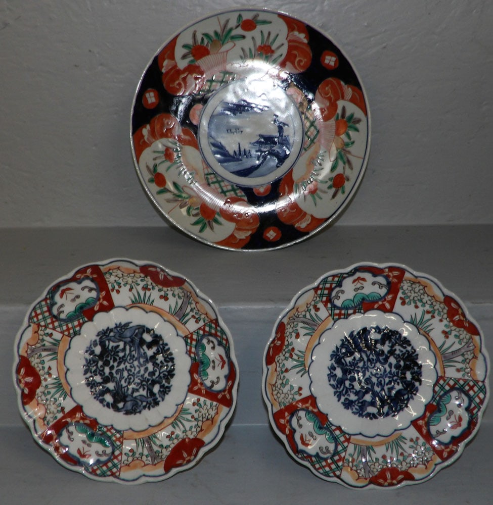 Pair of Antique Imari Plates & Imari Charger (1 of 4)
