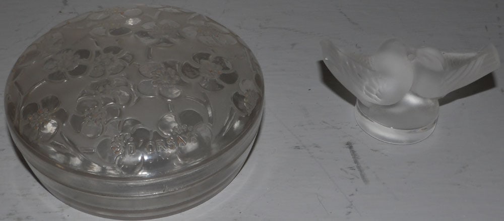 Lalique Dresser Box & Bird Figure: Lalique Dresser Box & Bird Figure. 1 1/2" H 4" Dia.