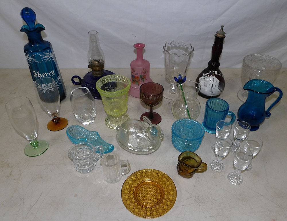 Lot of Colored Glass Items (1 of 4)