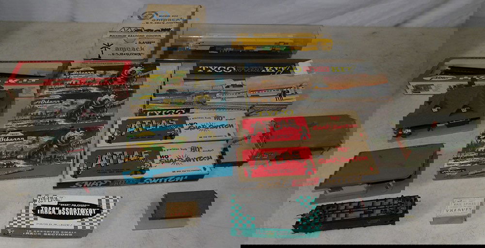 Lot of Vintage Train Cars, Engine, & Tracks (1 of 6)