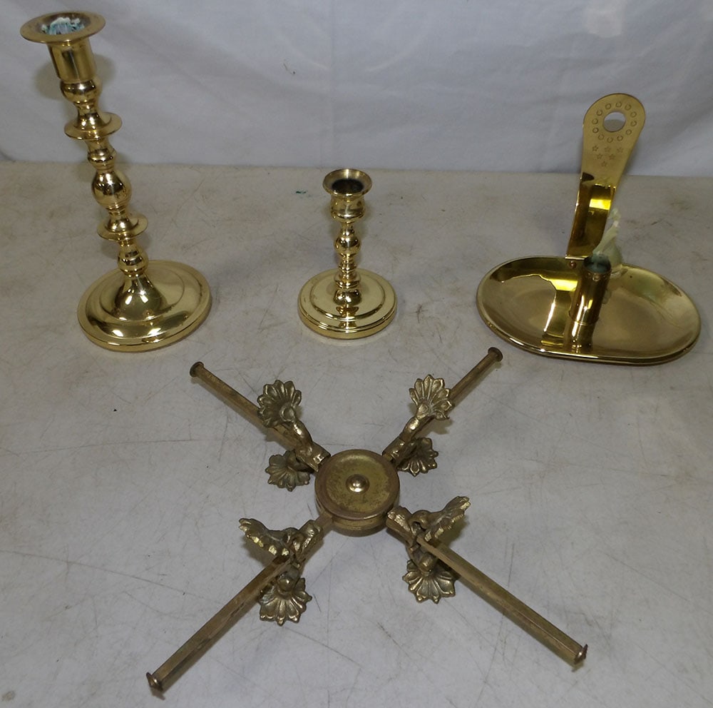 Lot of Brass Items: Lot of Brass Items . Up to 9" H 2" W 4" D ALL DESCRIPTIONS AND ANY CONDITION STATEMENT GIVEN BY LANGSTON AUCTION GALLERY ARE STRICTLY OPINIONS AND LANGSTON'S SHALL HAVE NO RESPONSIBILITY FOR ERRORS OR