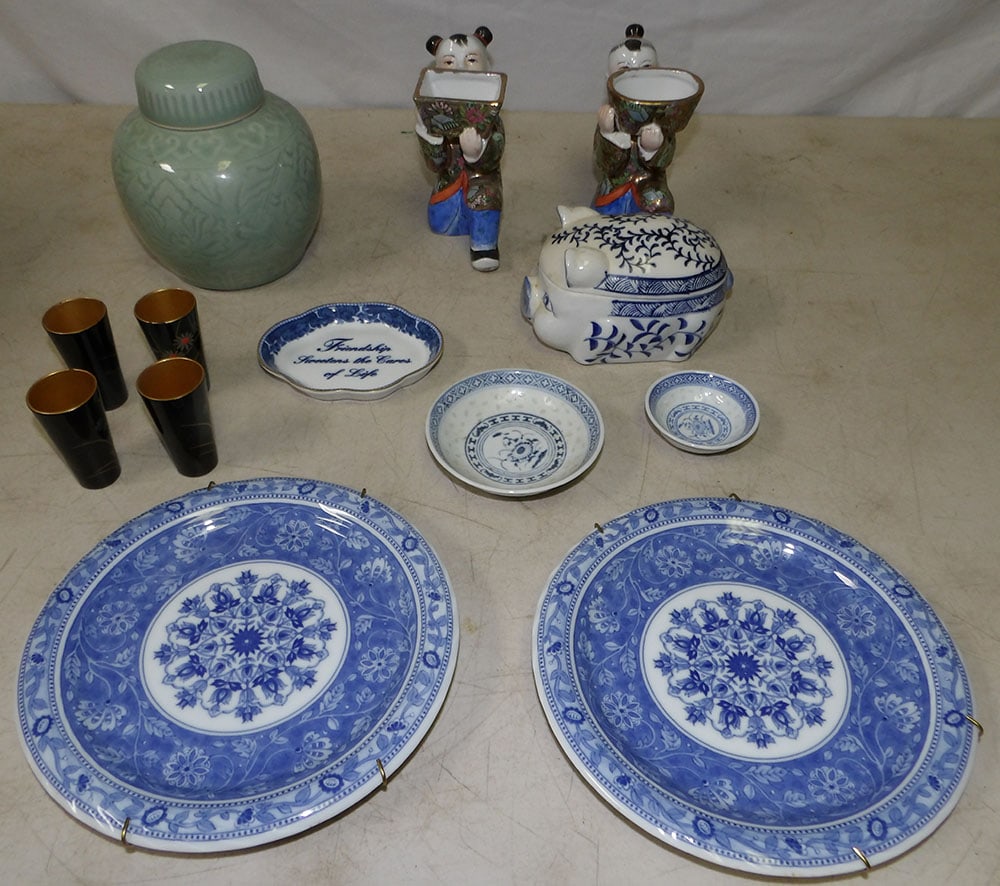 Lot of Oriental Porcelain Items (1 of 5)
