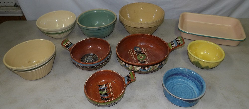 Lot of Pottery Items (1 of 6)