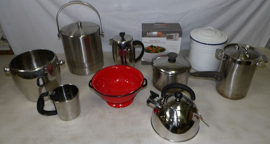 Lot of Kitchen Items