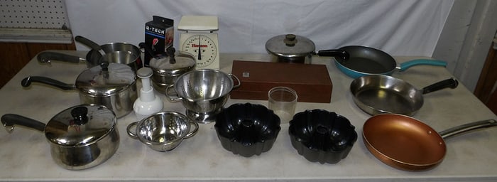 Lot of Kitchen Pots