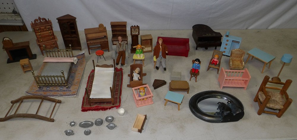 Lot of Doll Furniture: Lot of Doll Furniture . Up to 4" H 5 1/2" W 2" D ALL DESCRIPTIONS AND ANY CONDITION STATEMENT GIVEN BY LANGSTON AUCTION GALLERY ARE STRICTLY OPINIONS AND LANGSTON'S SHALL HAVE NO RESPONSIBILITY FOR ER