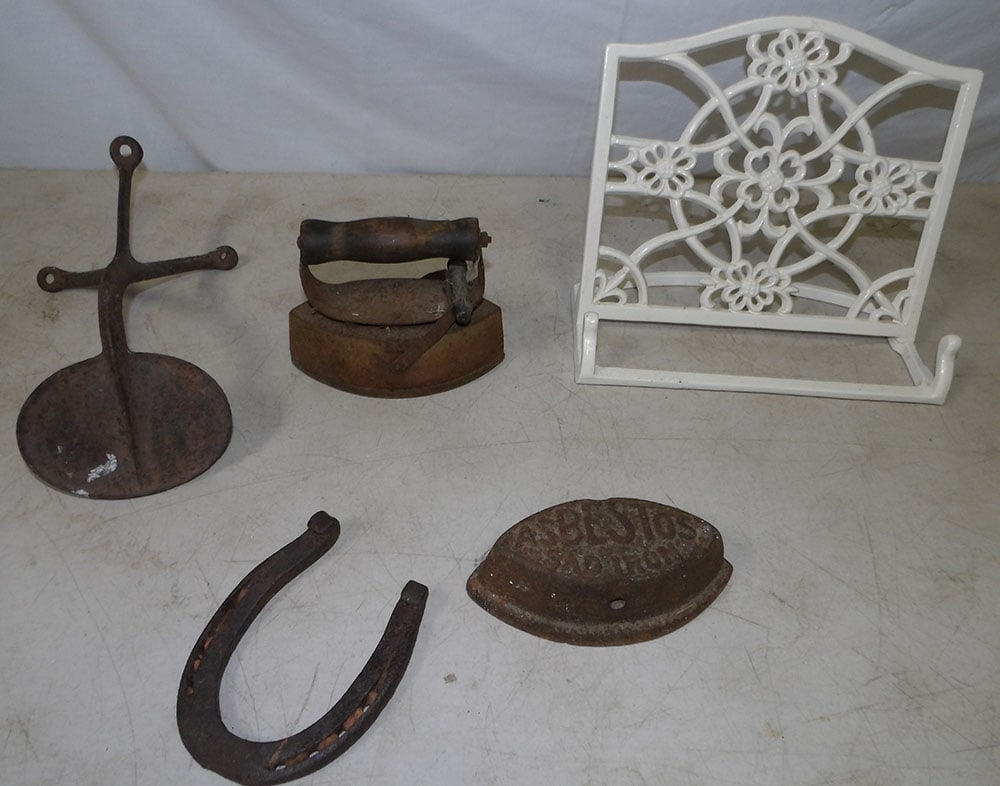 Lot of Cast Iron Items: Lot of Cast Iron Items . Up to 8 1/2" H 11" W 6" D ALL DESCRIPTIONS AND ANY CONDITION STATEMENT GIVEN BY LANGSTON AUCTION GALLERY ARE STRICTLY OPINIONS AND LANGSTON'S SHALL HAVE NO RESPONSIBILITY FOR