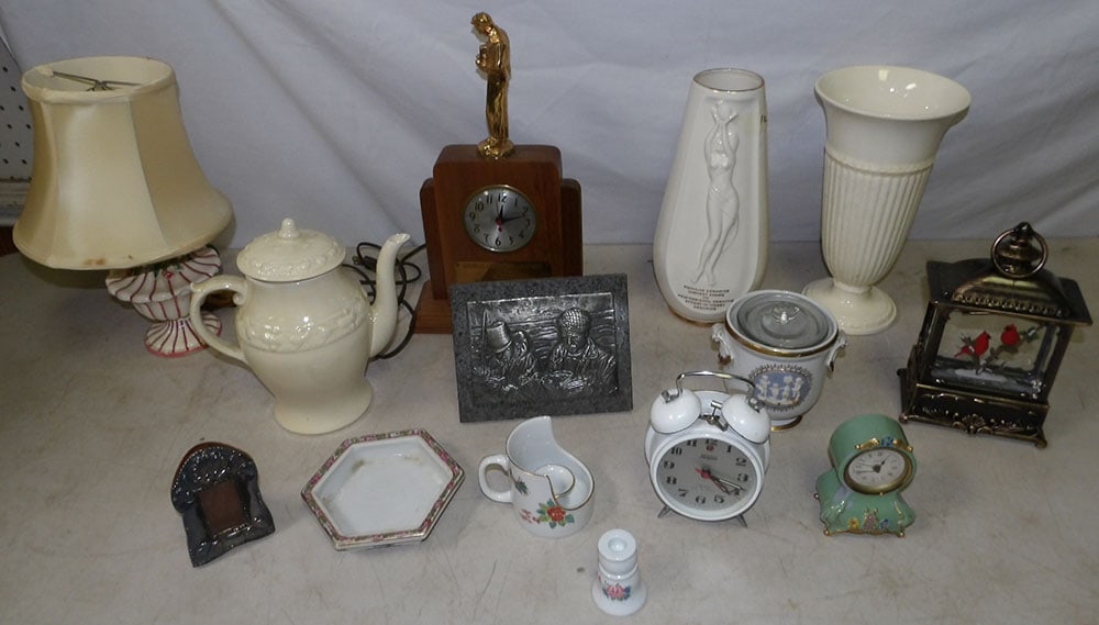 Lot of Porcelain Items: Lot of Porcelain Items . Up to 15" H 9" W 3 1/2" D ALL DESCRIPTIONS AND ANY CONDITION STATEMENT GIVEN BY LANGSTON AUCTION GALLERY ARE STRICTLY OPINIONS AND LANGSTON'S SHALL HAVE NO RESPONSIBILITY FOR 