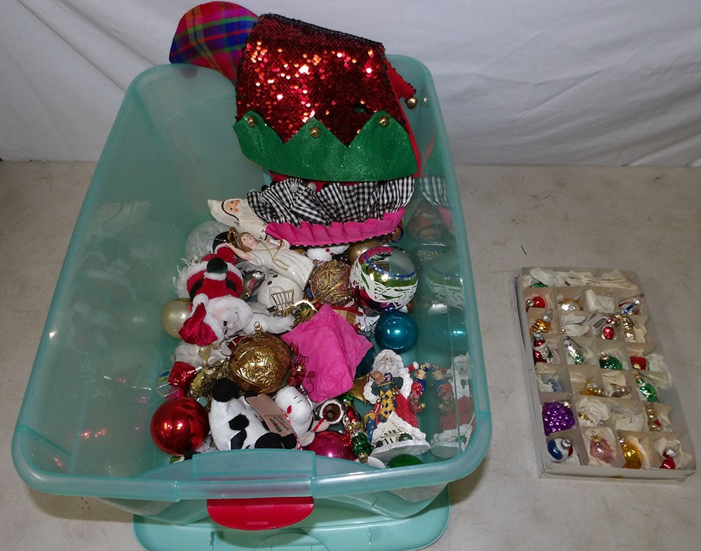 Lot of Christmas Ornaments: Lot of Christmas Ornaments . Up to 15" W 7" D ALL DESCRIPTIONS AND ANY CONDITION STATEMENT GIVEN BY LANGSTON AUCTION GALLERY ARE STRICTLY OPINIONS AND LANGSTON'S SHALL HAVE NO RESPONSIBILITY FOR ERROR