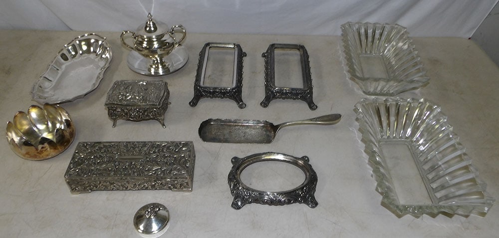 Lot of Silverplated Items (1 of 3)