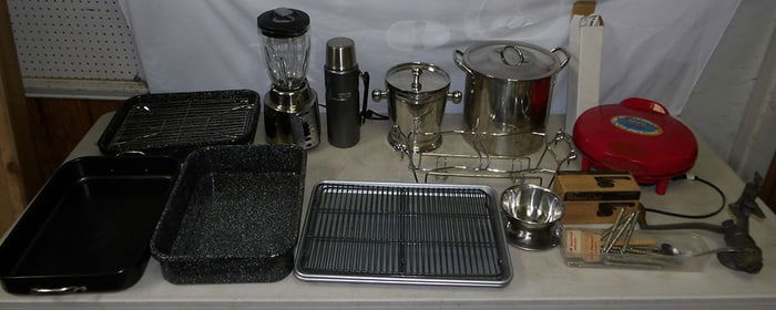 Lot of Kitchen Items