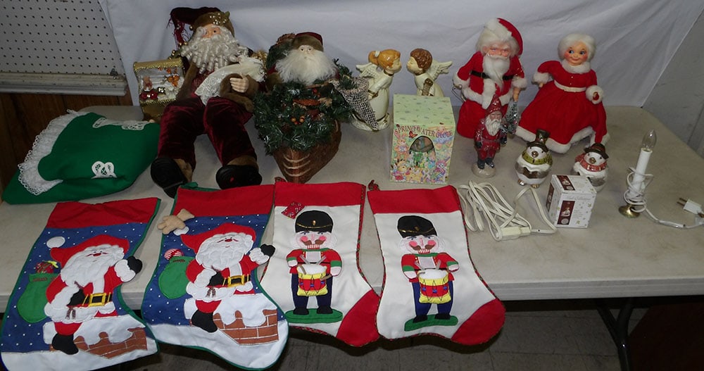 Lot of Christmas Decorations: Lot of Christmas Decorations. Up to 50" W ALL DESCRIPTIONS AND ANY CONDITION STATEMENT GIVEN BY LANGSTON AUCTION GALLERY ARE STRICTLY OPINIONS AND LANGSTON'S SHALL HAVE NO RESPONSIBILITY FOR ERRORS OR