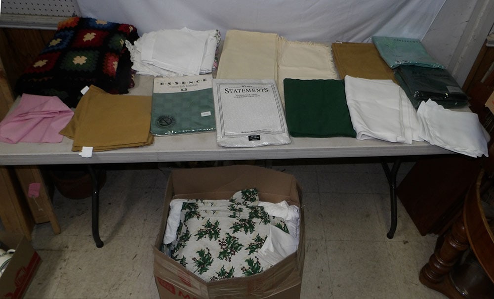 Lot of Linens: Lot of Linens . Up to 74 1/2" x 51" ALL DESCRIPTIONS AND ANY CONDITION STATEMENT GIVEN BY LANGSTON AUCTION GALLERY ARE STRICTLY OPINIONS AND LANGSTON'S SHALL HAVE NO RESPONSIBILITY FOR ERRORS OR OMISS