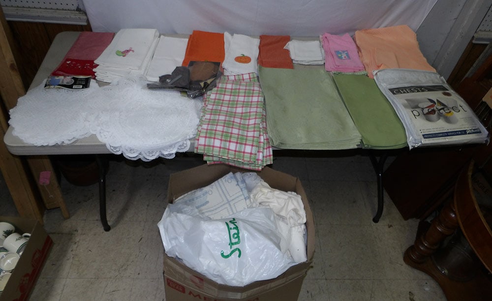 Lot of Linens: Lot of Linens . Up to 102" x 62" ALL DESCRIPTIONS AND ANY CONDITION STATEMENT GIVEN BY LANGSTON AUCTION GALLERY ARE STRICTLY OPINIONS AND LANGSTON'S SHALL HAVE NO RESPONSIBILITY FOR ERRORS OR OMISSION