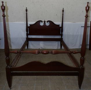 Mahogany Four Post Full Size Bed with Rails: Mahogany Four Post Full Size Bed with Rails. 64" H 57" W ALL DESCRIPTIONS AND ANY CONDITION STATEMENT GIVEN BY LANGSTON AUCTION GALLERY ARE STRICTLY OPINIONS AND LANGSTON'S SHALL HAVE NO RESPONSIBILIT