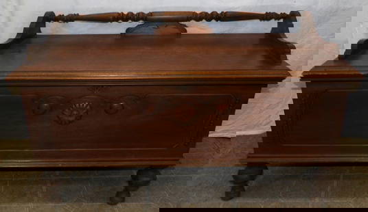 Antique Walnut Blanket Chest: Antique Walnut Blanket Chest . 21 1/2" H 40" W 18 1/2" D ALL DESCRIPTIONS AND ANY CONDITION STATEMENT GIVEN BY LANGSTON AUCTION GALLERY ARE STRICTLY OPINIONS AND LANGSTON'S SHALL HAVE NO RESPONSIBILIT