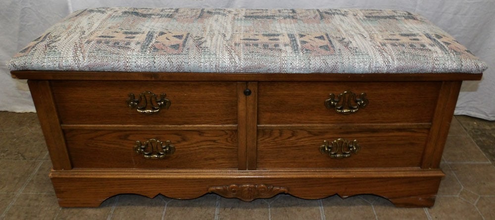 Oak & Upholstered Top Blanket Chest (1 of 5)
