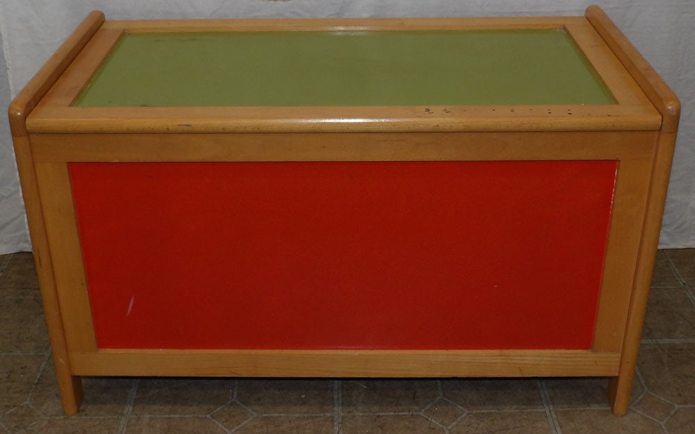 Maple Child's Toy Box with Contents: Maple Child's Toy Box with Contents . 19" H 32" W 16 3/4" D ALL DESCRIPTIONS AND ANY CONDITION STATEMENT GIVEN BY LANGSTON AUCTION GALLERY ARE STRICTLY OPINIONS AND LANGSTON'S SHALL HAVE NO RESPONSIBI