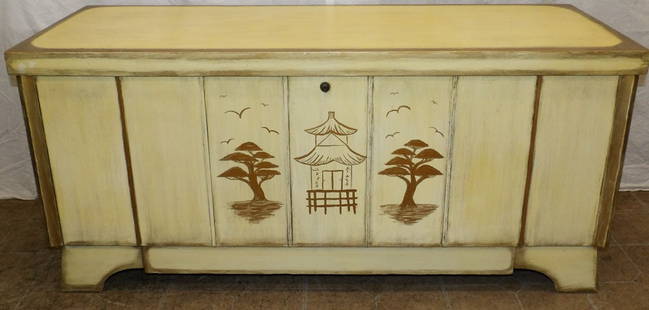 Painted Wood Blanket Chest: Painted Wood Blanket Chest. 21 3/4" H 47" W 17 3/4" D ALL DESCRIPTIONS AND ANY CONDITION STATEMENT GIVEN BY LANGSTON AUCTION GALLERY ARE STRICTLY OPINIONS AND LANGSTON'S SHALL HAVE NO RESPONSIBILITY F