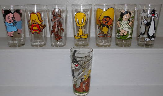 Eight Vintage Looney Tunes Drinking Glasses: Eight Vintage Looney Tunes Drinking Glasses. 6 1/2" H 3 1/4" Dia. ALL DESCRIPTIONS AND ANY CONDITION STATEMENT GIVEN BY LANGSTON AUCTION GALLERY ARE STRICTLY OPINIONS AND LANGSTON'S SHALL HAVE NO RESP