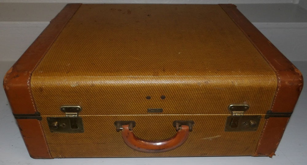 Vintage Luggage: Vintage Luggage. 18 1/2" H 21 1/4" W 8 1/2" Dia. ALL DESCRIPTIONS AND ANY CONDITION STATEMENT GIVEN BY LANGSTON AUCTION GALLERY ARE STRICTLY OPINIONS AND LANGSTON'S SHALL HAVE NO RESPONSIBILITY FOR ER