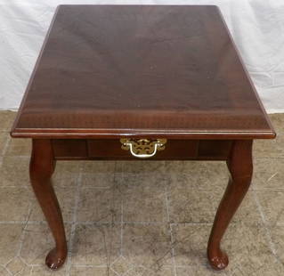 Mahogany One Drawer End Table: Mahogany One Drawer End Table . 21" H 20 3/4" W 26" D ALL DESCRIPTIONS AND ANY CONDITION STATEMENT GIVEN BY LANGSTON AUCTION GALLERY ARE STRICTLY OPINIONS AND LANGSTON'S SHALL HAVE NO RESPONSIBILITY F
