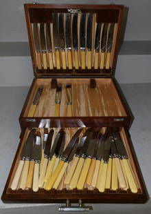 Oak Flatware Box with English Bone Handle Flatware: Oak Flatware Box with English Bone Handle Flatware. 4 1/2" H 14 3/4" W 11 3/4" D ALL DESCRIPTIONS AND ANY CONDITION STATEMENT GIVEN BY LANGSTON AUCTION GALLERY ARE STRICTLY OPINIONS AND LANGSTON'S SHA