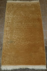 2' 6" x 4' 7" Handmade Oriental Rug