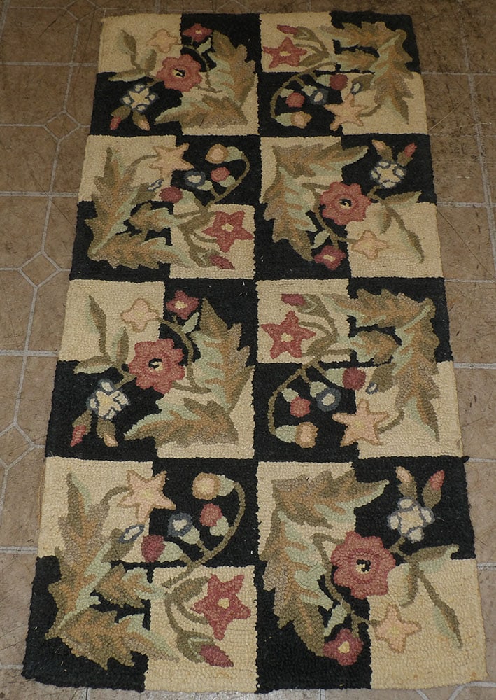 2' x 4' Antique Hook Rug (1 of 5)