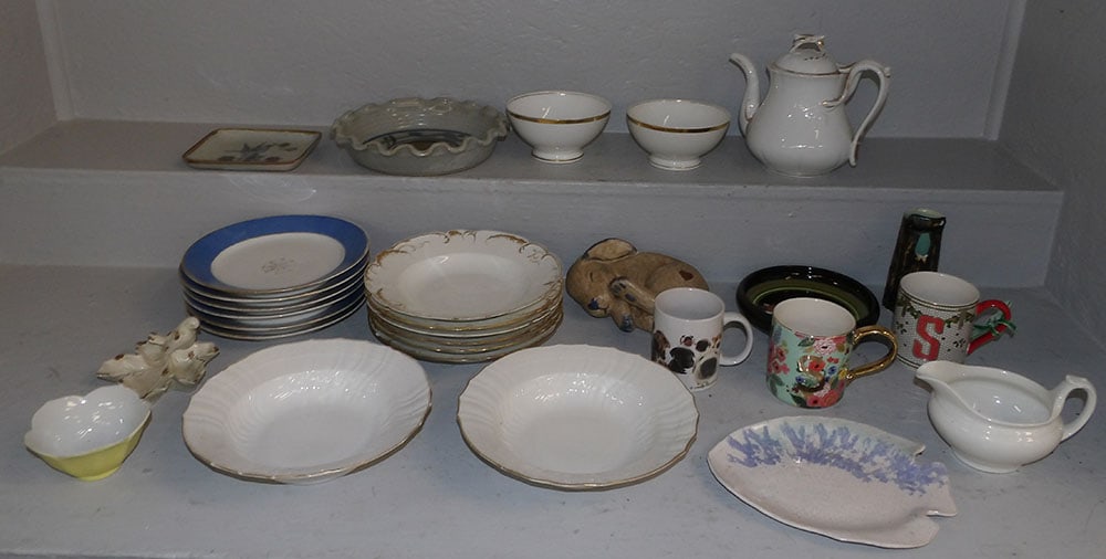 Lot of Porcelain & Pottery Items: Lot of Porcelain & Pottery Items . Up to 9 3/4" Dia. ALL DESCRIPTIONS AND ANY CONDITION STATEMENT GIVEN BY LANGSTON AUCTION GALLERY ARE STRICTLY OPINIONS AND LANGSTON'S SHALL HAVE NO RESPONSIBILITY FO