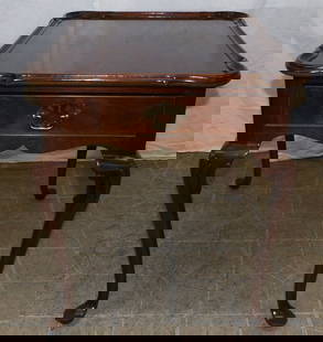 Mahogany Queen Anne One Drawer End Table: Mahogany Queen Anne One Drawer End Table. 25 1/2" H 21 3/4" W 27" D ALL DESCRIPTIONS AND ANY CONDITION STATEMENT GIVEN BY LANGSTON AUCTION GALLERY ARE STRICTLY OPINIONS AND LANGSTON'S SHALL HAVE NO RE
