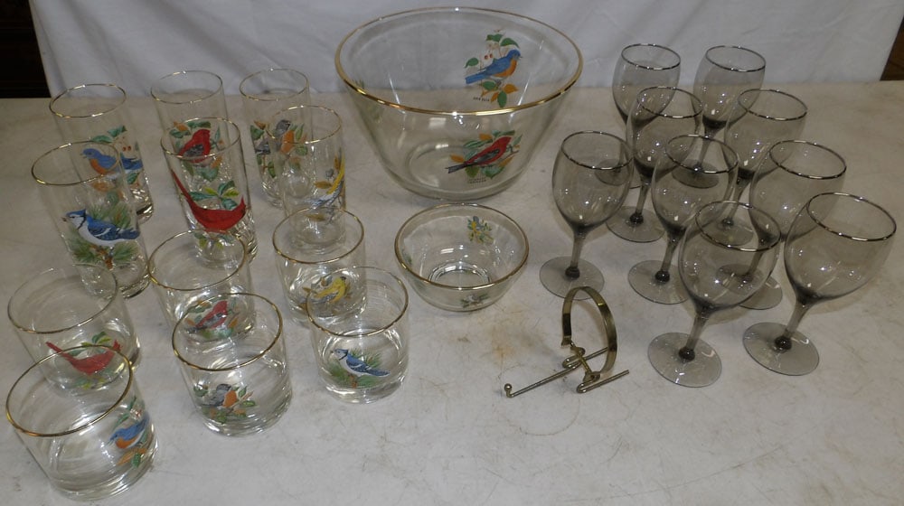 Lot of Bird Motif Punch Bowl, Glasses, & Wine Glasses: Lot of Bird Motif Punch Bowl, Glasses, & Wine Glasses . Up to 6" H 10 1/2" W 5" D ALL DESCRIPTIONS AND ANY CONDITION STATEMENT GIVEN BY LANGSTON AUCTION GALLERY ARE STRICTLY OPINIONS AND LANGSTON'S SH