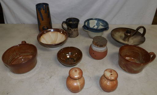 Lot of Pottery Items: Lot of Pottery Items. Up to 5" H 8 1/2" W 4" D ALL DESCRIPTIONS AND ANY CONDITION STATEMENT GIVEN BY LANGSTON AUCTION GALLERY ARE STRICTLY OPINIONS AND LANGSTON'S SHALL HAVE NO RESPONSIBILITY FOR ERRO