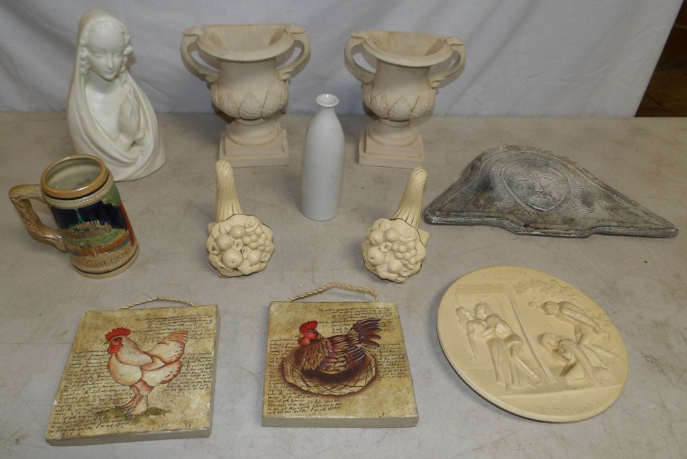 Lot of Resin & Decorative Porcelain Items (1 of 3)