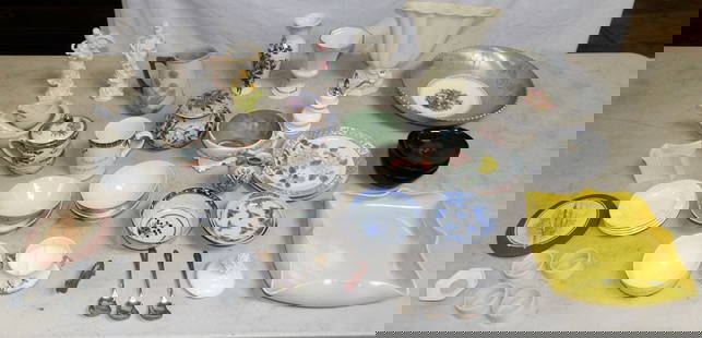 Lot of Porcelain Items: Lot of Porcelain Items . Up to 11" W 4" D ALL DESCRIPTIONS AND ANY CONDITION STATEMENT GIVEN BY LANGSTON AUCTION GALLERY ARE STRICTLY OPINIONS AND LANGSTON'S SHALL HAVE NO RESPONSIBILITY FOR ERRORS OR