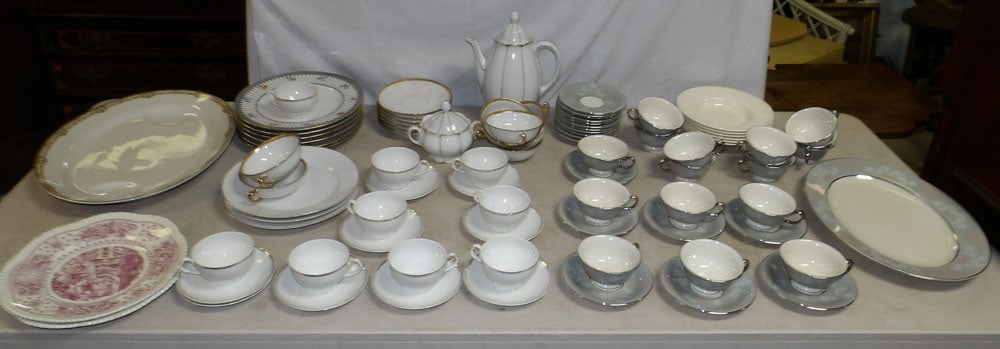 Lot of Porcelain Items: Lot of Porcelain Items . Up to 18" W 13" D ALL DESCRIPTIONS AND ANY CONDITION STATEMENT GIVEN BY LANGSTON AUCTION GALLERY ARE STRICTLY OPINIONS AND LANGSTON'S SHALL HAVE NO RESPONSIBILITY FOR ERRORS O
