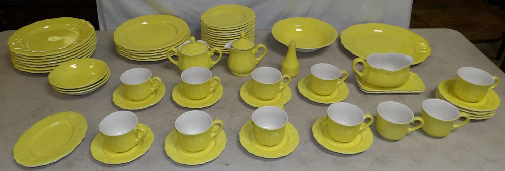 Lot of Lemon Federalist Ironstone: Lot of Lemon Federalist Ironstone . Up to 12 1/2" W 7 1/2" D ALL DESCRIPTIONS AND ANY CONDITION STATEMENT GIVEN BY LANGSTON AUCTION GALLERY ARE STRICTLY OPINIONS AND LANGSTON'S SHALL HAVE NO RESPONSIB