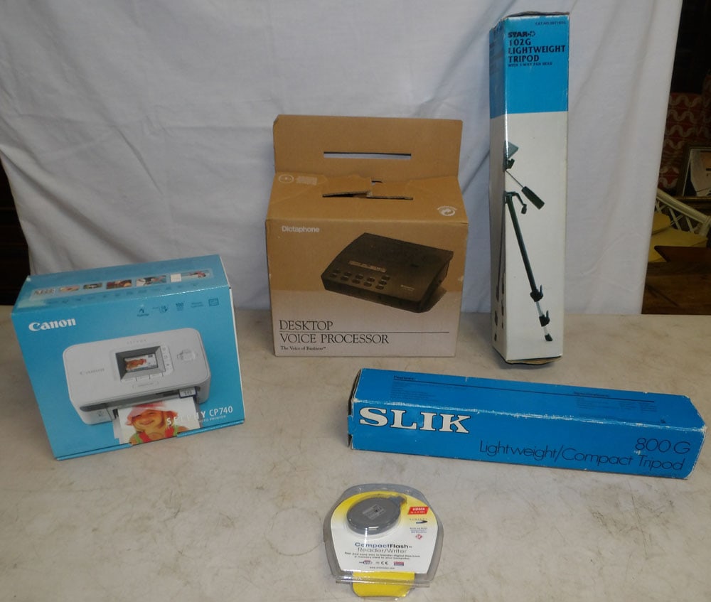 Lot of Vintage Cameras & Tripods (1 of 3)