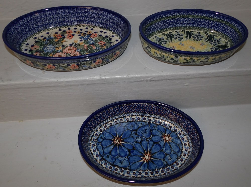 3 handpainted polish casseroles: 3 handpainted polish casseroles. Up to 2 1/4" H 11" W 7 1/2" D ALL DESCRIPTIONS AND ANY CONDITION STATEMENT GIVEN BY LANGSTON AUCTION GALLERY ARE STRICTLY OPINIONS AND LANGSTON'S SHALL HAVE NO RESPONS