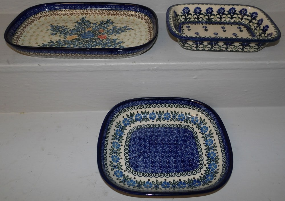 3 handpainted polish casseroles: 3 handpainted polish casseroles. Up to 1 1/2" H 13" W 8 1/2" D ALL DESCRIPTIONS AND ANY CONDITION STATEMENT GIVEN BY LANGSTON AUCTION GALLERY ARE STRICTLY OPINIONS AND LANGSTON'S SHALL HAVE NO RESPONS