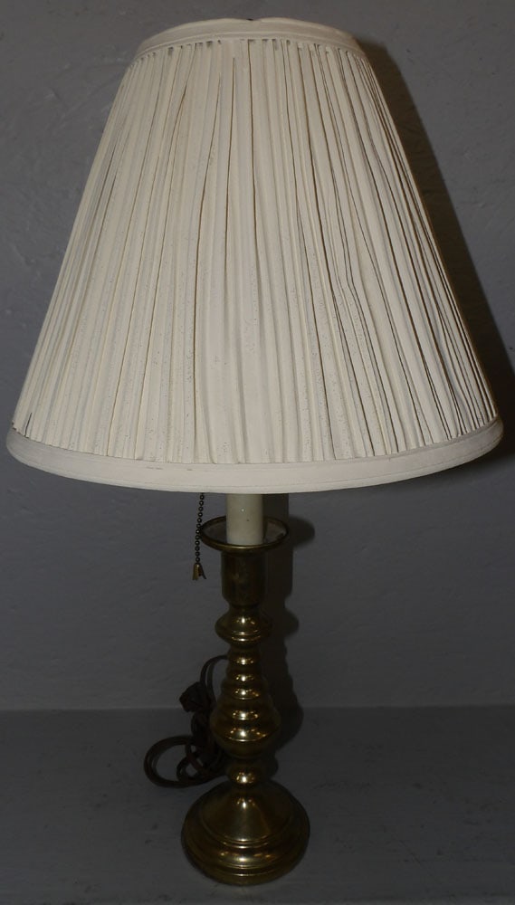 Virginia metalcrafters brass candlestick lamp: Virginia metalcrafters brass candlestick lamp . 22H 12D ALL DESCRIPTIONS AND ANY CONDITION STATEMENT GIVEN BY LANGSTON AUCTION GALLERY ARE STRICTLY OPINIONS AND LANGSTON'S SHALL HAVE NO RESPONSIBILITY