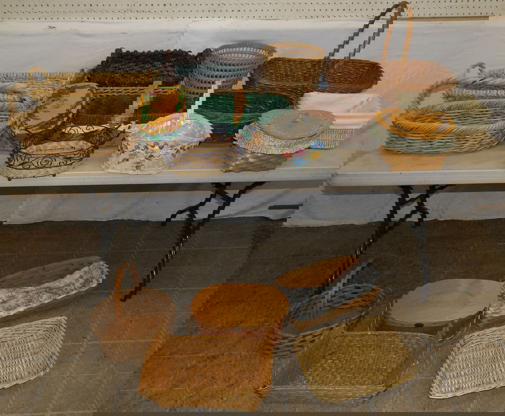 lot of baskets: lot of baskets . Up to 14" H 9" W 10" D ALL DESCRIPTIONS AND ANY CONDITION STATEMENT GIVEN BY LANGSTON AUCTION GALLERY ARE STRICTLY OPINIONS AND LANGSTON'S SHALL HAVE NO RESPONSIBILITY FOR ERRORS OR O