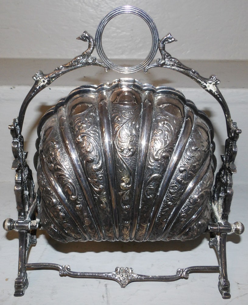 Silverplated Bun Warmer (1 of 5)