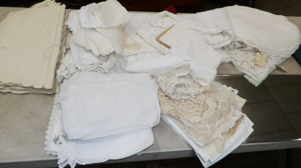 Lot of Linens & Mirror Plateau: Lot of Linens & Mirror Plateau. Up to 23 3/4" x 12" ALL DESCRIPTIONS AND ANY CONDITION STATEMENT GIVEN BY LANGSTON AUCTION GALLERY ARE STRICTLY OPINIONS AND LANGSTON'S SHALL HAVE NO RESPONSIBILITY FOR