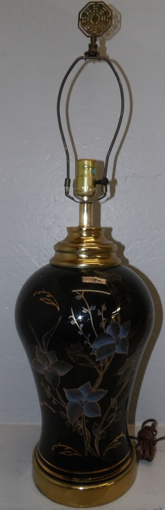 Painted Porcelain Lamp: Painted Porcelain Lamp. 30" H 8 1/2" Dia. ALL DESCRIPTIONS AND ANY CONDITION STATEMENT GIVEN BY LANGSTON AUCTION GALLERY ARE STRICTLY OPINIONS AND LANGSTON'S SHALL HAVE NO RESPONSIBILITY FOR ERRORS OR