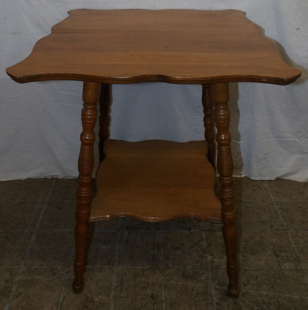 Anique Oak Lamp Table: Anique Oak Lamp Table . 29 1/4" H 24" Dia. ALL DESCRIPTIONS AND ANY CONDITION STATEMENT GIVEN BY LANGSTON AUCTION GALLERY ARE STRICTLY OPINIONS AND LANGSTON'S SHALL HAVE NO RESPONSIBILITY FOR ERRORS O